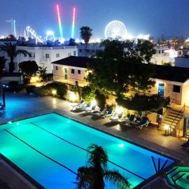 Green Bungalows Hotel Apartments, מלון באיה נאפה