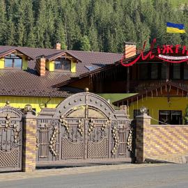 Ресторан-Готель Міжгірʼя, hotelli kohteessa Usteriki