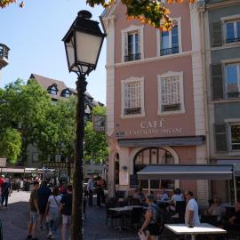 SECRET MAMA with mobile aircon, including a free parking space at 200 meters, хотел в Колмар