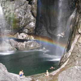 CASA ALLA CASCATA House by the Waterfall and Garden of Senses, hotel v destinácii Maggia