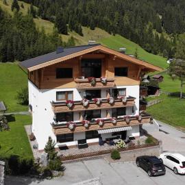 Pension Alpenperle, Hotel in Holzgau