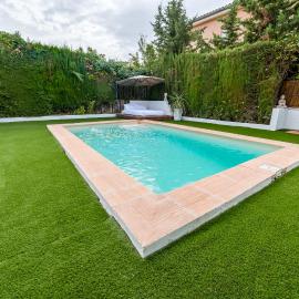 Chalet con piscina en entorno idílico, hotel a La Zubia