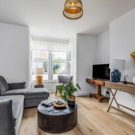 Delightful 2 Bed House a Stones Throw From Beach - Pass the Keys
