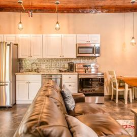 Strictly Moose Luxury Vacation Suites, Hotel in Gorham
