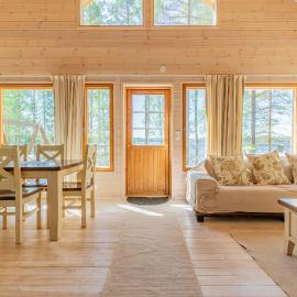 Patalaiska Cottage with private beach, hotel u gradu Ruokolahti