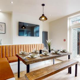 Lancefield House - Spacious 5 Bedroom - Sleeps 15