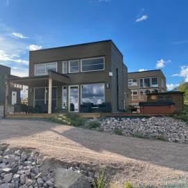 Exclusive Funkis Cabin, Lake View, Rooftop Terrace, Jacuzzi, Sauna, Close to Golf and Alpine, hotel u gradu Vradal