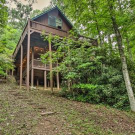 'Deer Haven' Cabin: 5 Mi to Dtwn Blue Ridge!