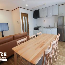 Viesnīca GLOCE 鎌倉 若宮大路House お部屋から江ノ電ビューを独り占め 鎌倉駅から徒歩3分 pilsētā Kamakura