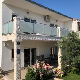Apartments with parking space Kastel Kambelovac, Kastela - 15480, hotel v destinaci Kaštela