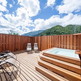 raw 白馬唯一屋上露天を独り占めできるデザインコンテナホテル, hotel en Hakuba