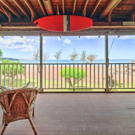 Walk to Beach: Paniolo Hale Townhome w/ Ocean View, hotel v destinaci Maunaloa