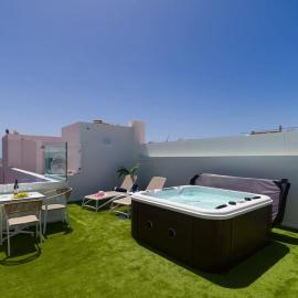 Vivienda Vacacional Irene، فندق في أريناغا