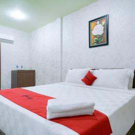 RedDoorz Plus @ Jalan FL Lumban Tobing Sibolga, hotel i Sibolga