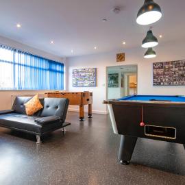 Welsh Row House, hotel in Llandegla