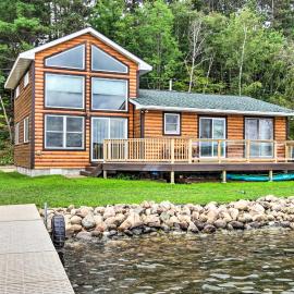 Dock & Fire Pit: Shamineau Lake Retreat!، فندق في Motley