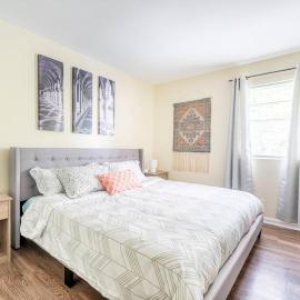 *Cool Crib * King Bed * Long Term Stays * Duke*
