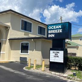 Ocean Breeze Inn, готель у місті Сент-Огастін-Біч