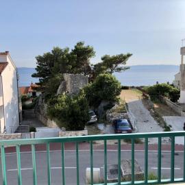 Apartments with parking space Makarska - 18170
