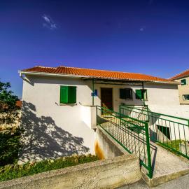 Apartments with parking space Postira, Brac - 18472, hotel v destinácii Postira