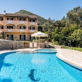 Nikiforos Apartments Corfu, hotel v destinaci Mesongi