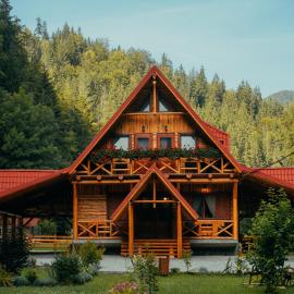 Casa Cheile Dâmbovicioarei - Cabana 1, hotel u gradu 'Dîmbovicioara'