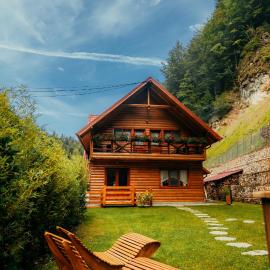 Casa Cheile Dâmbovicioarei - Cabana 2, hotel u gradu 'Dîmbovicioara'