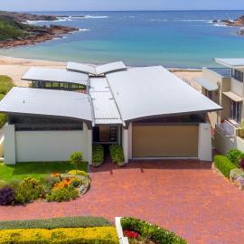 Sails on the Beachfront - Exclusive Seaside Home, hotel di Anna Bay