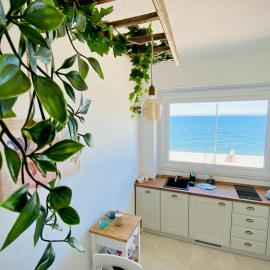 Seafront Holidays & Workstays - Mare & Sole Apartments, hotel in Molfetta