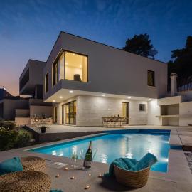 Seaside luxury villa with a swimming pool Zaostrog, Makarska - 19037: Zaostrog şehrinde bir otel