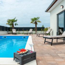Luxury villa with a swimming pool Vrsi - Mulo, Zadar - 19140