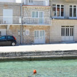 Seaside house for families with children Zavalatica, Korcula - 19045, hotel Čarában