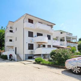 Apartments with parking space Baska, Krk - 19195, hotel en Baška