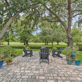 Crystal River Gem Near Three Sisters Springs!