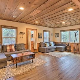 Walk to Big Bear Lake: Cozy Cabin w/ Deck