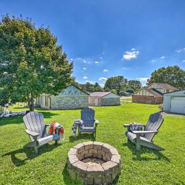Family-Friendly Sanctuary: BBQ, Patio & Yard, hotel a Oak Hill