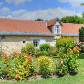 Gîte de charme avec piscine couverte entre Châteaux de la Loire et Futuroscope, Hotel in Draché