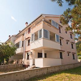 Apartments with parking space Baska, Krk - 19443, hotel en Baška