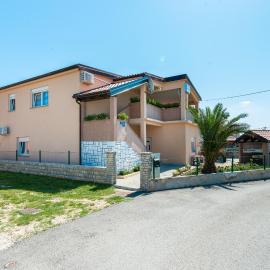 Apartments with parking space Nin, Zadar - 19555