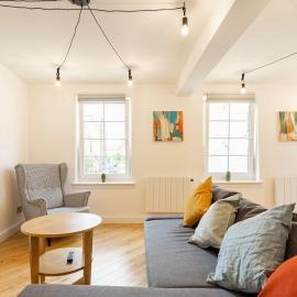 Central, Bright 2 Bed Flat, hotell i Edinburgh