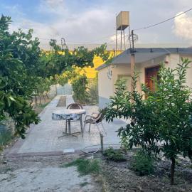 Lovely spacious house with big garden, Hotel in Elbasan