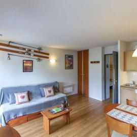 Studio cabine 4 pers avec terrasse, piscine couverte et salle de fitness, proche pistes et remontées - FR-1-404-339, hotel di La Mongie