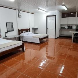 Sleep&Go! Cabina Cuadruple en Siquirres Centro - and rafting tour!