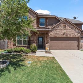 Cozy Home Away 20 Mins to Omni PGA Frisco!, hotel in Little Elm