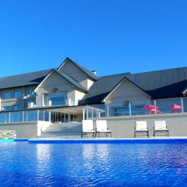 Howard Johnson Hotel Piedras Moras，阿瑪富爾帖的飯店