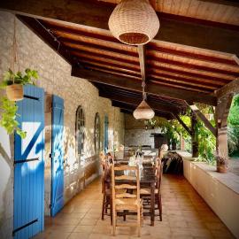 Saint-Marthe Sleeps 20 with Pool, hotel a Eymet