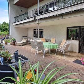 Ferienwohnung 3,2 km von Saarloius entfernt mit Terrasse und Garten，Überherrn的飯店
