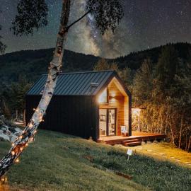 Czill-Lokum- klimatyczna chata w Beskidach z balią i sauną, hotel a Maków Podhalański