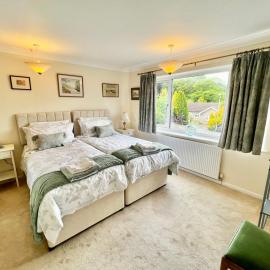 3 bedroom house with ample parking and garden