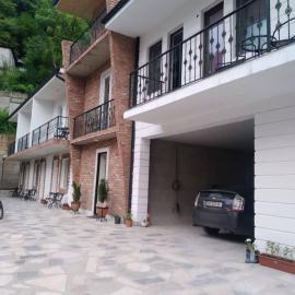 Family house, hotel u gradu Borjomi